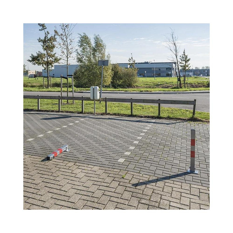 Parkpfosten mit Schloß Parkplatzsperre